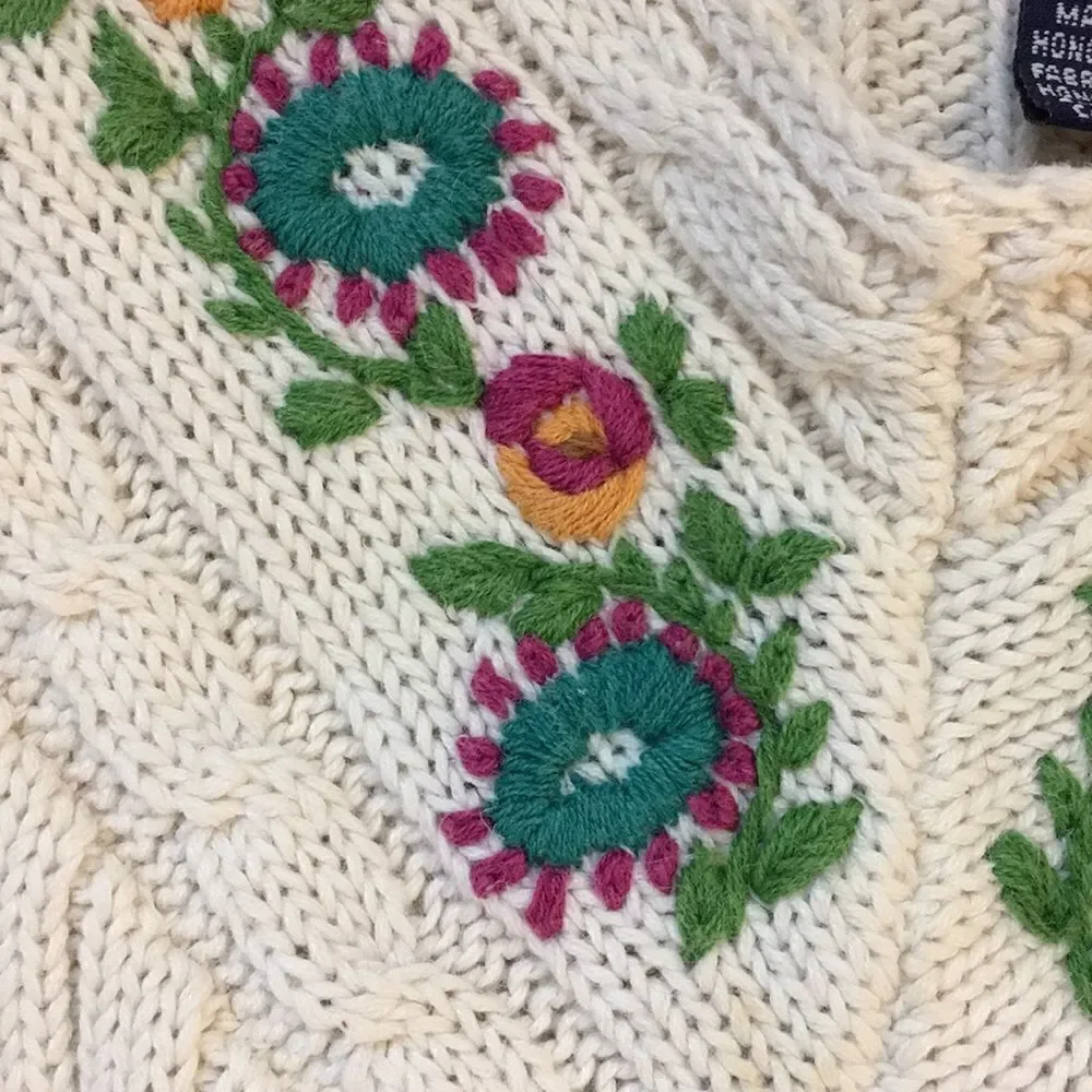 Vintage gap embroidered sweater